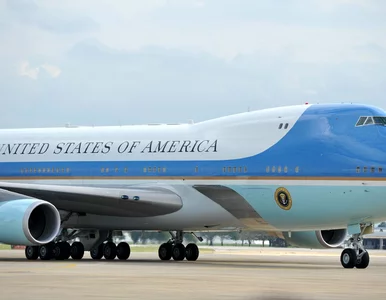 Miniatura: Tajemnicza scena pod Air Force One. Tak...