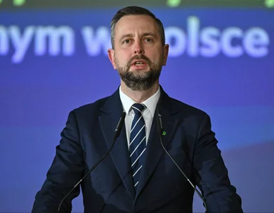 Miniatura: Usterka samolotu z szefem MON na...