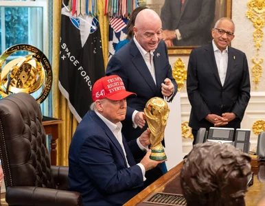 Miniatura: Trump nie dostał Nobla, więc nagrodzi go...