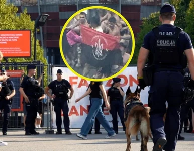 Miniatura: Flaga UPA na Stadionie Narodowym....