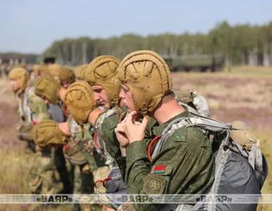 Miniatura: Białoruskie wojsko w akcji. Manewry przy...