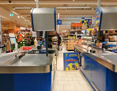 Miniatura: Biedronka i Lidl ogłaszają zmiany godzin...