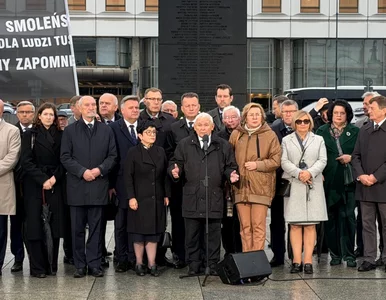 Miniatura: Awantura na miesięcznicy. Kaczyńskiemu...