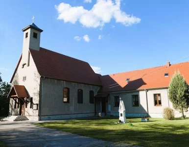 Miniatura: Decyzja proboszcza oburzyła parafian....
