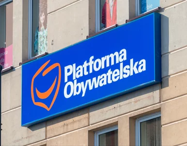 Miniatura: Osmolone drzwi i rozbite szkło. „Koktajl...