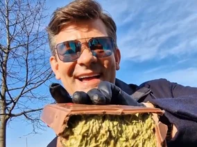 Miniatura: Martyniuk broni ceny swojej czekolady....