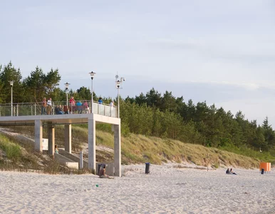 Miniatura: Plaża bez parawanów z platformą widokową....