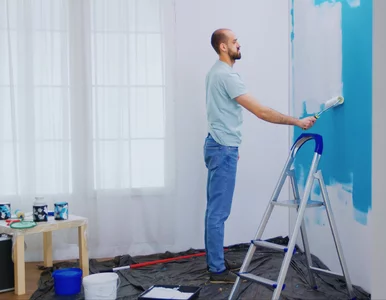 Miniatura: Chciał tylko odświeżyć ściany. Rachunek w...