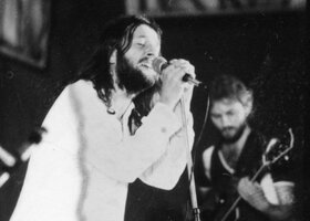 Miniatura: Hymn pokolenia, który powstał przy garach....