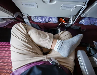 Miniatura: Tak nie należy siadać podczas lotu....