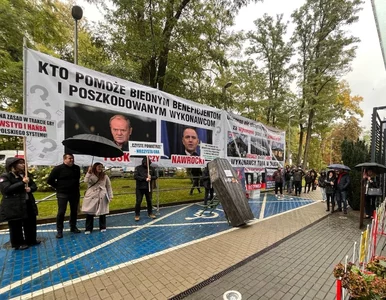 Miniatura: Walczą o pieniądze z rządowego programu....