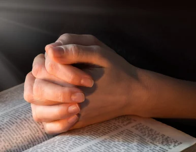 Miniatura: „Cud” podczas nabożeństwa? „Amputowane...