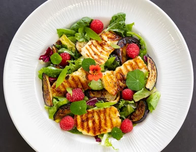 Miniatura: Polacy omijają ten ser. Ma więcej białka i...