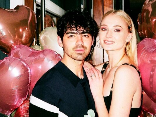 Miniatura: Sophie Turner i Joe Jonas powitali na...