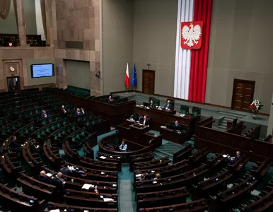 Miniatura: Sondaż. KO wygrywa, PiS daleko w tyle....