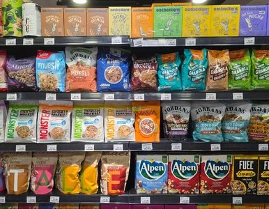 Miniatura: Ta granola z Biedronki ma 20 g błonnika i...