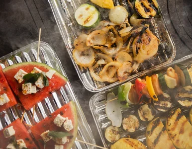 Miniatura: Gdzie wyrzucać tacki po grillu? Ten błąd...