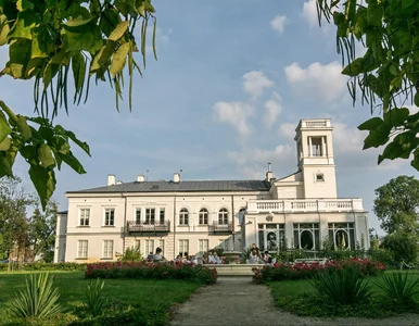 Miniatura: Pałac z kawiarnią na weekendową wycieczkę....