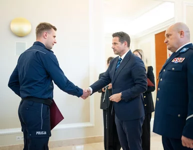 Miniatura: Trzaskowski nagrodził policjantów....