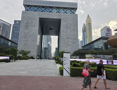 Miniatura: Ciemna strona Dubaju. Luksus za cenę...