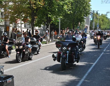 Miniatura: Motocyklowa banda na smyczy Kremla....