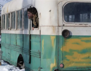 Miniatura: Alaska. Autobus znany z filmu „Into the...