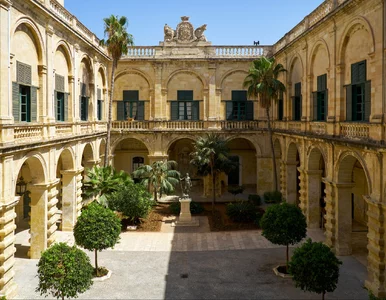 Miniatura: Ten pałac niedawno przeszedł wielką...