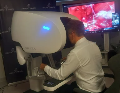 Miniatura: Chirurg w szpitalu w Warszawie, pacjent w...