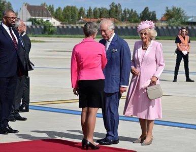 Miniatura: Uroczysta wizyta Karola we Francji. Macron...