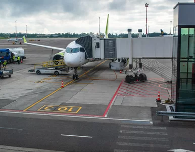 Miniatura: Lotnisko zostało zamknięte przez balony....