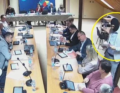 Miniatura: Czarna kominiarka na sesji Rady Gminy....