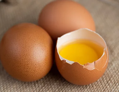 Miniatura: Ciemne żółtko równa się zdrowsze jajko?...