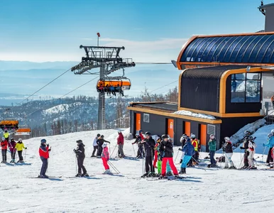 Miniatura: Taniej na narty w Polsce. Jeszcze przez...