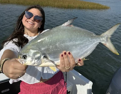 Miniatura: 18-letnia wędkarka złowiła rekordową rybę....