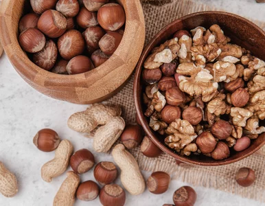 Miniatura: Jem orzechy włoskie, laskowe, pistacje i...