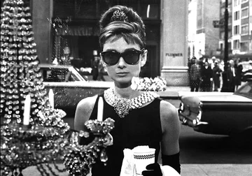 W kogo wcieliła się Audrey Hepburn w filmie „Śniadanie u Tiffany'ego”?